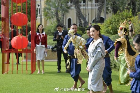 接东西方的